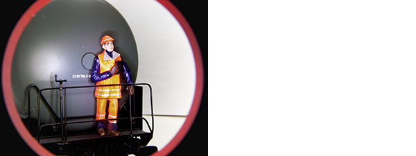 Bild links: Nr. 1006: Rangierer auf Rangierbühne Epoche6